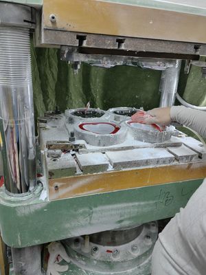 پودر ترکیبی قالب گیری اوره درجه غذایی C3H6N6 برای ظروف غذاخوری