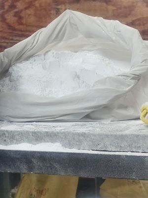 OEM ملامین سفید پودر صنعتی درجه ملامین پودر قالب گیری C3H6N6