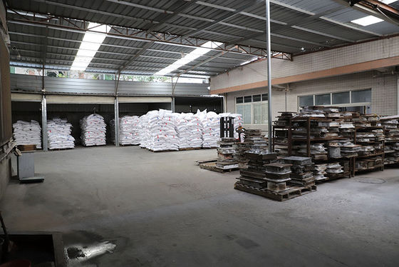 پودر قالب گیری ملامینه تری پلی سیانامید درجه غذایی برای ظروف غذاخوری 1.573 گرم در متر مکعب